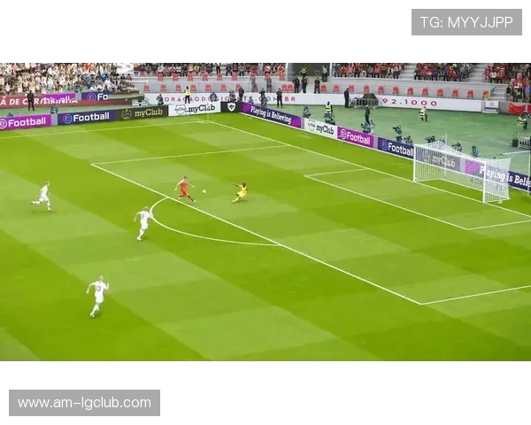 实况足球单刀突破技巧解析 如何巧妙应对防守球员的拦截与干扰